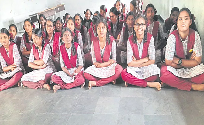 Mancherial: KGBV Students Worried Mid Day Meals Poor Quality - Sakshi