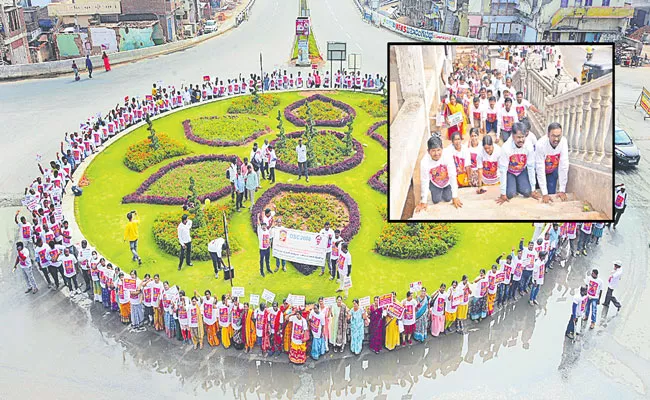 2008 DSC Merit Candidates Protest Over Recruitment Issues At Yadadri Bhuvanagiri - Sakshi
