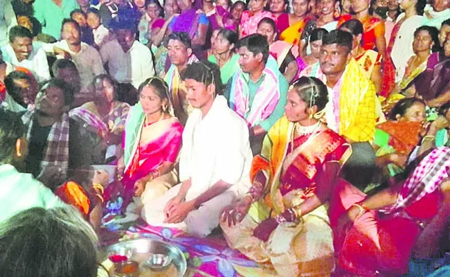 Man marries two women in Kothagudem district - Sakshi