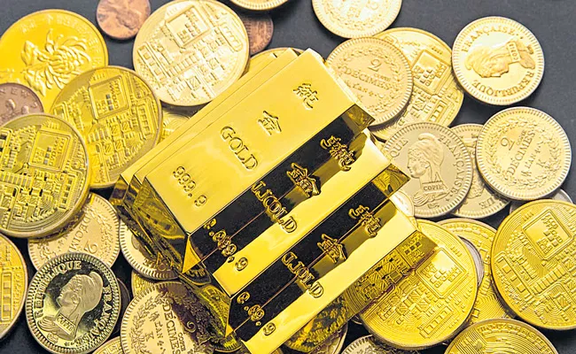 Gold surges in international markets amid troubles at banking crisis - Sakshi