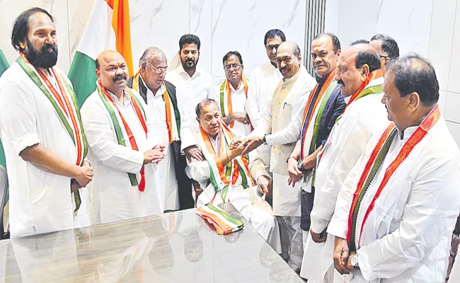 Dharmapuri Srinivas Joins In Congress Party - Sakshi