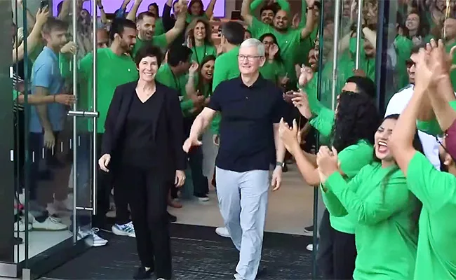 Apple Ceo Tim Cook Launches The Company First Retail Store In India - Sakshi