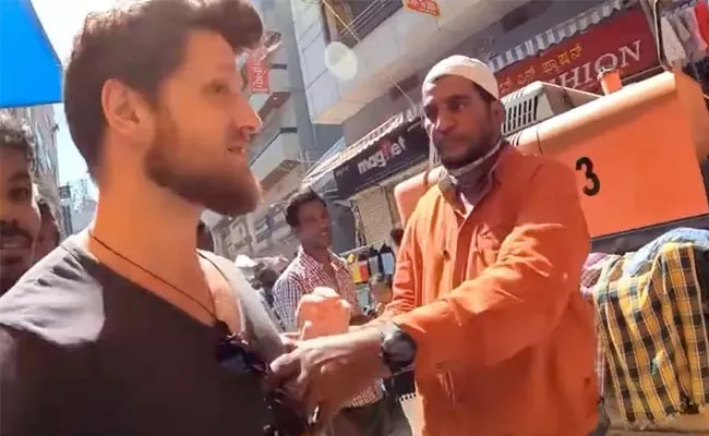 Dutch YouTuber Manhandled By Shopkeeper At Bengaluru - Sakshi