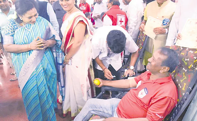 Governor Tamilisai on International Blood Donor Day - Sakshi