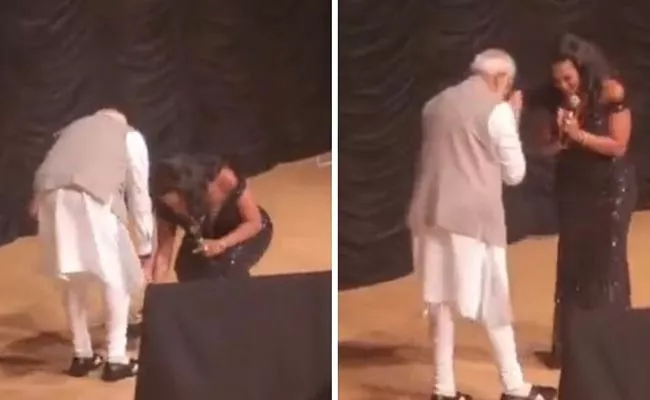 American Singer Touches Narendra Modi Feet After Singing Jana Gana Mana - Sakshi