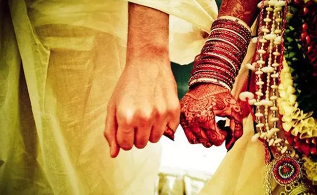 Andhra Pradesh: Officers Stop Child Marriage After Received Complaints From Disha App Eluru - Sakshi