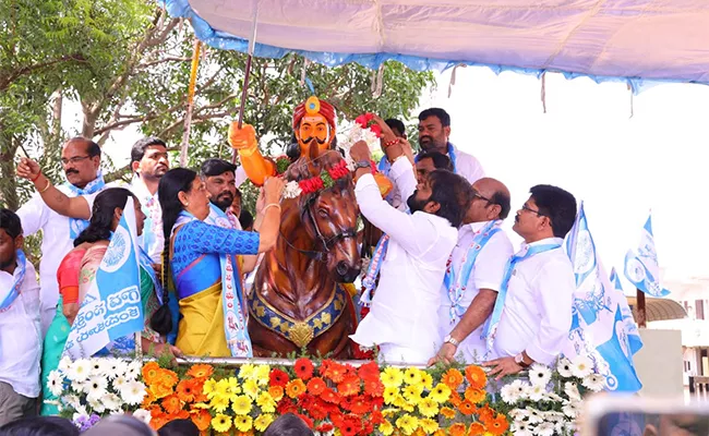 Sardar Sarvai Papanna Statue Unveiled At Rangareddy District - Sakshi