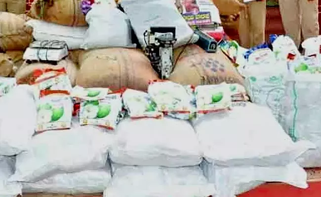 Warangal Police Held Fake Seeds and Outdated Fertilize Selling Gang - Sakshi