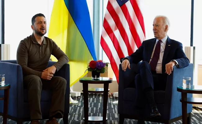USA president announces Rs.2,695 crore aid to Ukraine - Sakshi