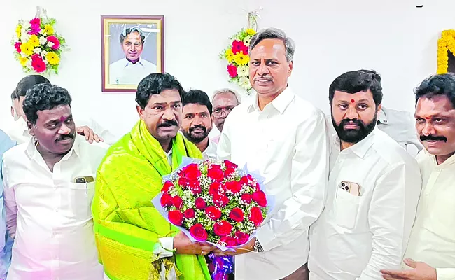 Rajaiah Takes Charge as Rythu Bandhu Samiti Chief - Sakshi