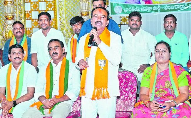 Etela Rajender to Contest Against KCR - Sakshi