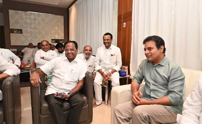 Minister KTR Met Congress Leader Ponnala Lakshmaiah - Sakshi