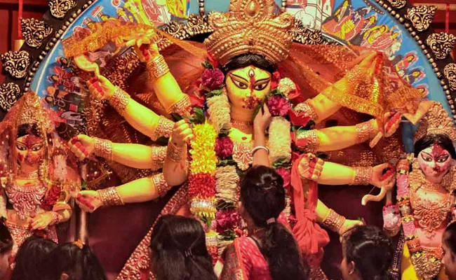 Kolkata Restaurants Made Rs 1100 Crore During Durga Puja - Sakshi