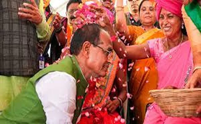 Madhya Pradesh announces 35 percent reservation for women in govt jobs - Sakshi