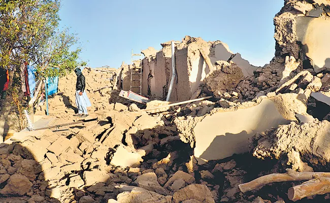 Afghanistan earthquake death toll rises to 2000 - Sakshi
