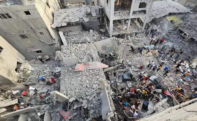 Over 10000 Palestinians Killed In Gaza Amid Israel Hamas War - Sakshi