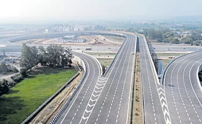 National highways with waste - Sakshi