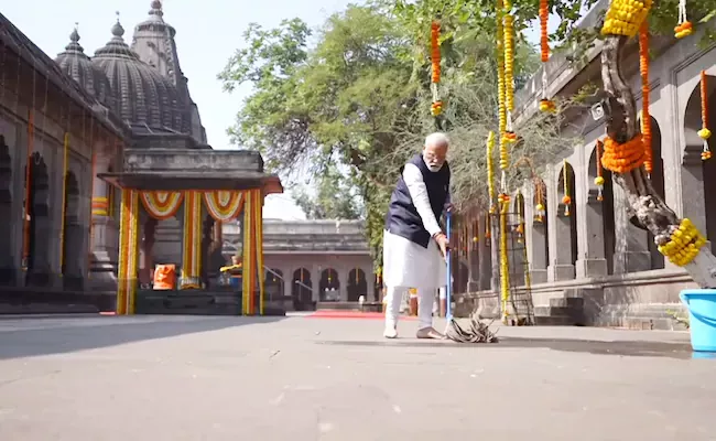 Video: PM Modi Visit Kalaram Temple in Maharashtra Nashik - Sakshi