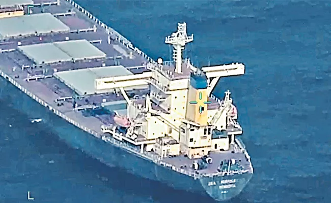 Indian Navy commandos thwarted commercial ship hijack attempt - Sakshi