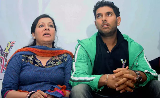 75000 cash jewellery stolen at Yuvraj Singh Panchkula home Police registers case - Sakshi