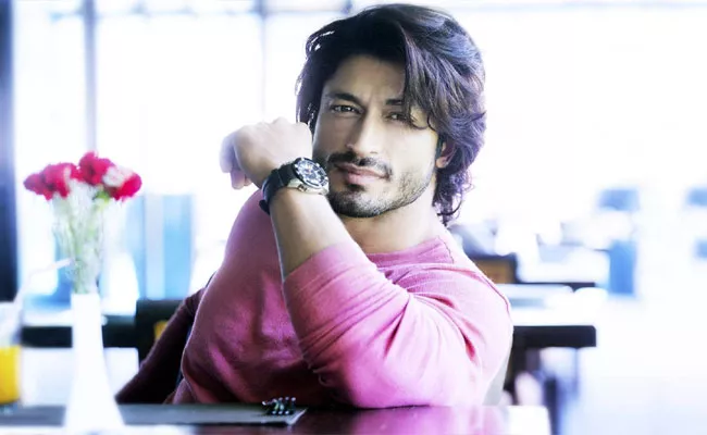 Vidyut Jammwal breaks silence on his viral photos Viral On Social Media - Sakshi