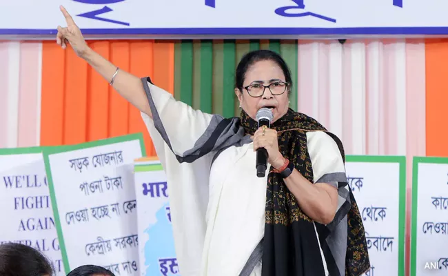 Mamata Banerjee Says Bengal Will Pay MGNREGA Workers Dues - Sakshi