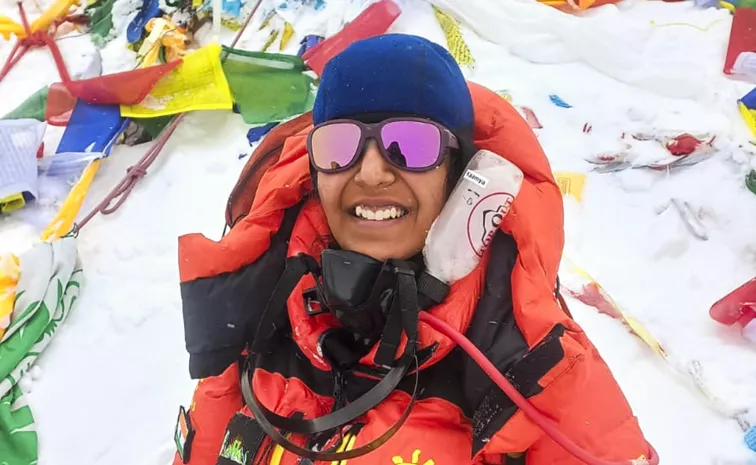 16 years old Kamya Karthikeyan became the youngest Indian to climb Mount Everest