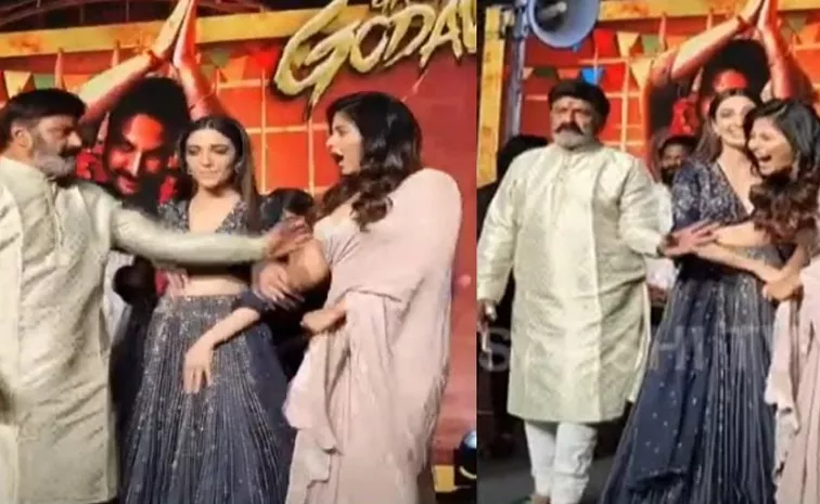  Balakrishna Behaviour With Anjali In Gangs Of Godavari Pre Release Event