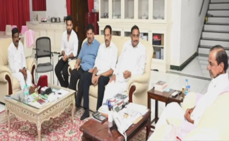 KCR Meeting With BRS Party Mlas Leaders Ar Erravalli Fram House