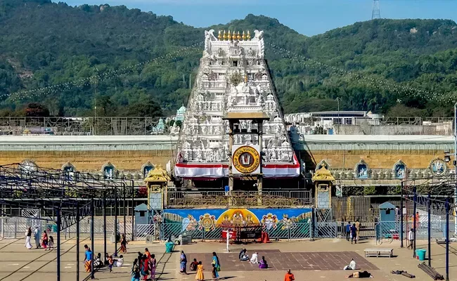 Huge Devotees Rush At Tirumala