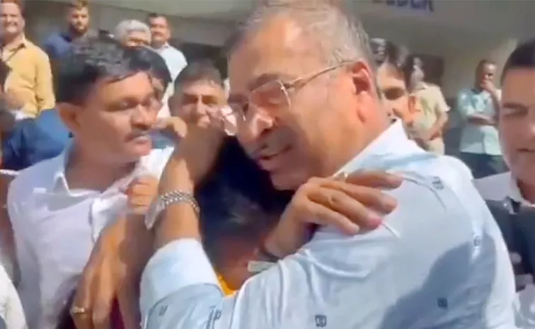 Geniben Thakor of Congress won Gujarat's Banaskantha Gets Emotional