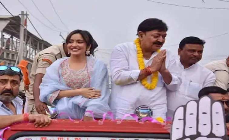 Neha Sharma React After her Father