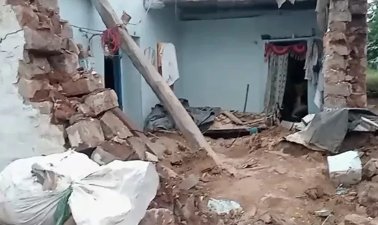 Telangana Crime News: House Collapse Killed Four Family  Nagarkurnool