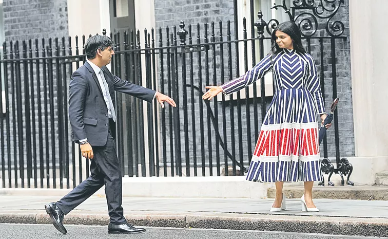 British Parliament Elections 2024:Rishi Sunak's wife Akshata Murty wears Rs 42,000 Indian label dress at resignation speech