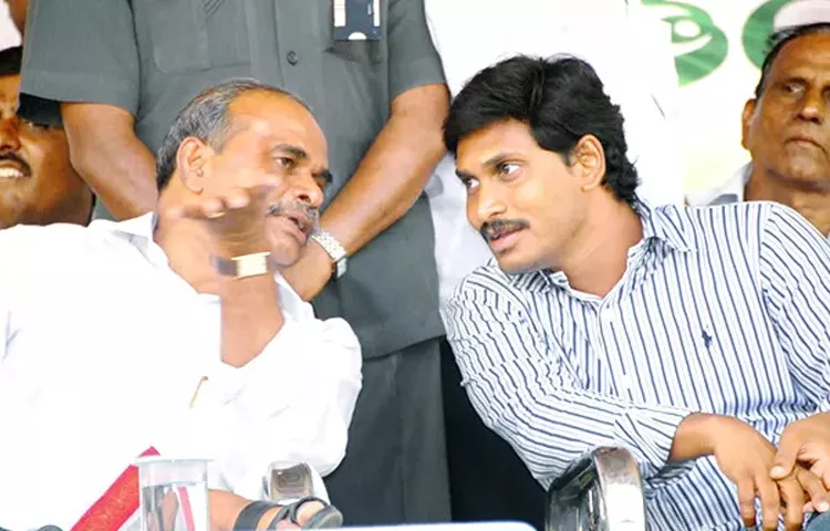 Ys Jagan Tweet On Occasion Of Ysr 75th Birth Anniversary