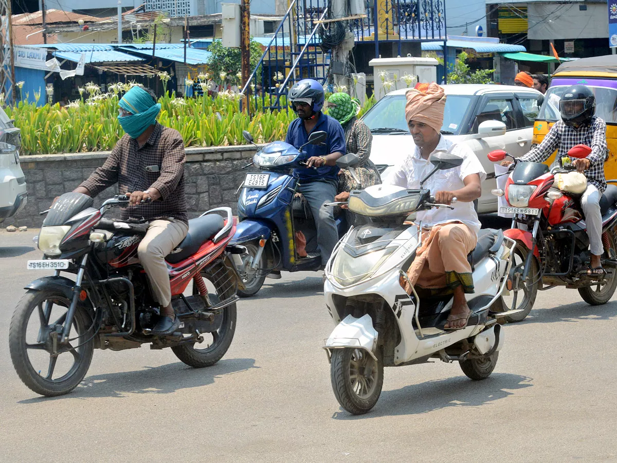 Heavy Heat Waves in Telugu States Photos