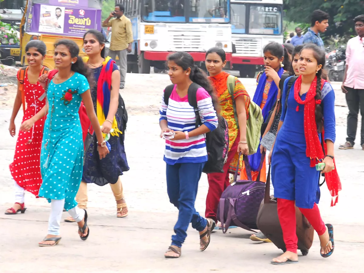 Hyderabad City Bus Stations Full of Rush Dussehra Festival  - Sakshi