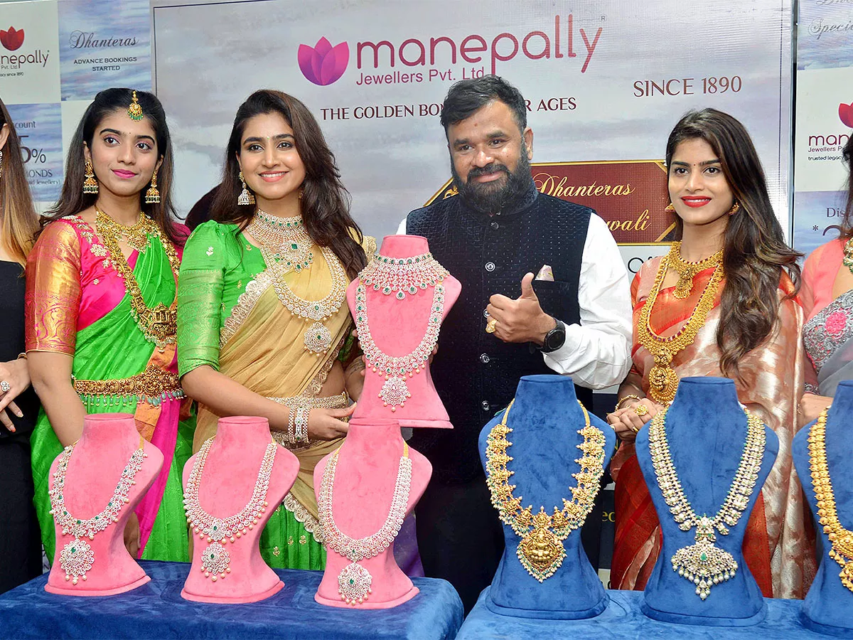 Models at Jewelry Shop in Hyderabad - Sakshi