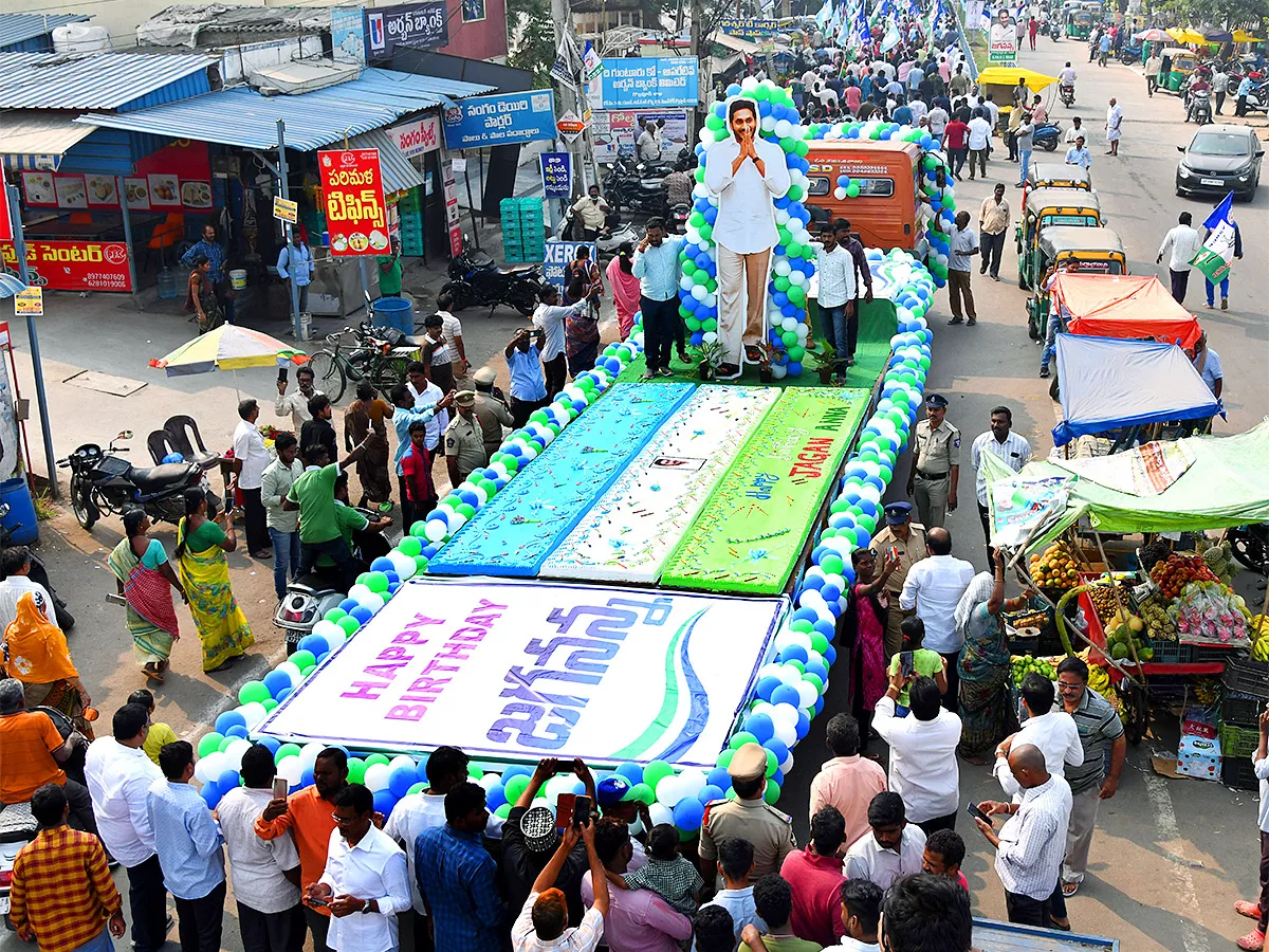 CM Jagan Birthday Celebrations 600 KG Huge Birthday Cake - Sakshi