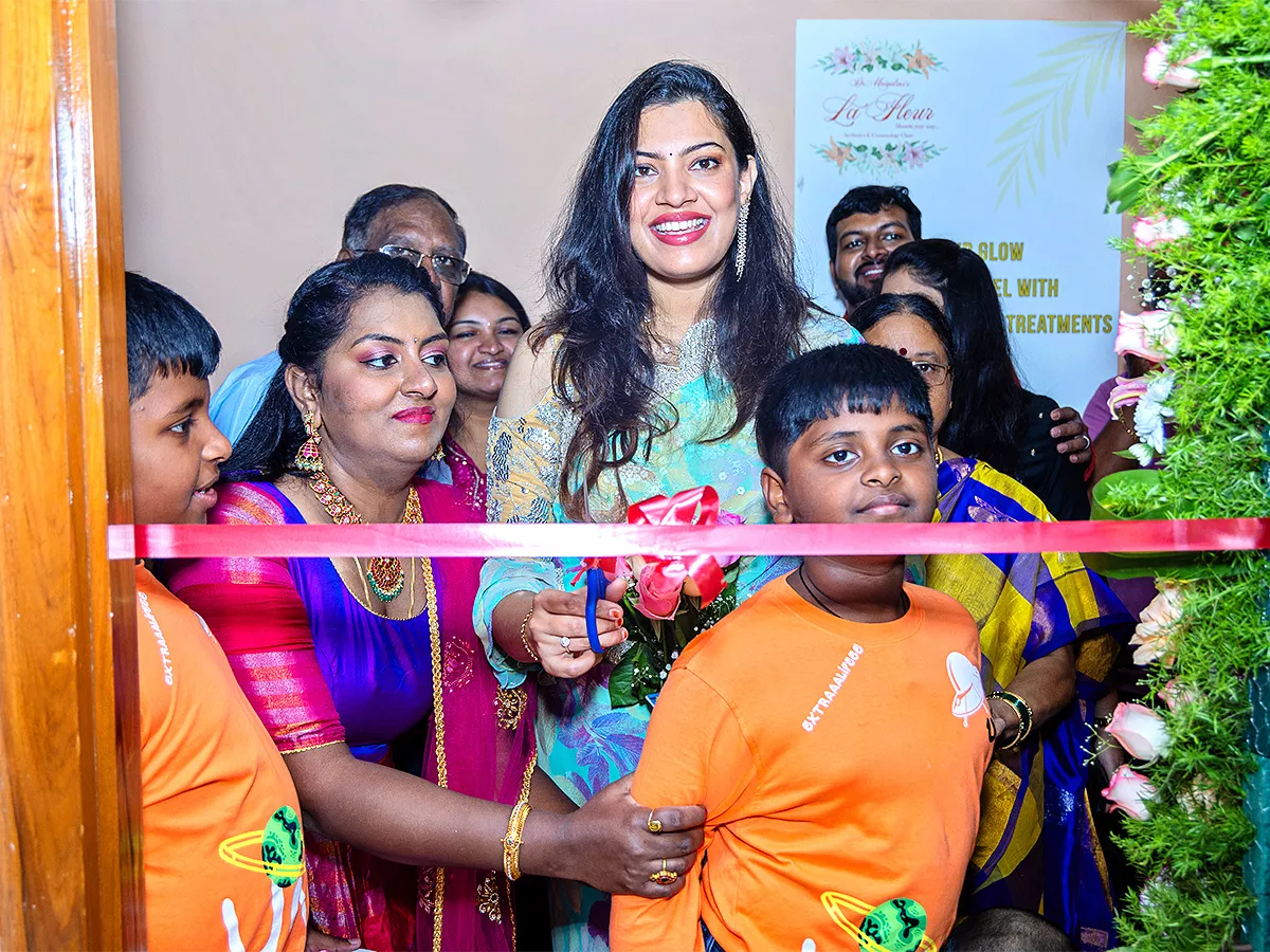 Singer Geetha Madhuri open store - Sakshi