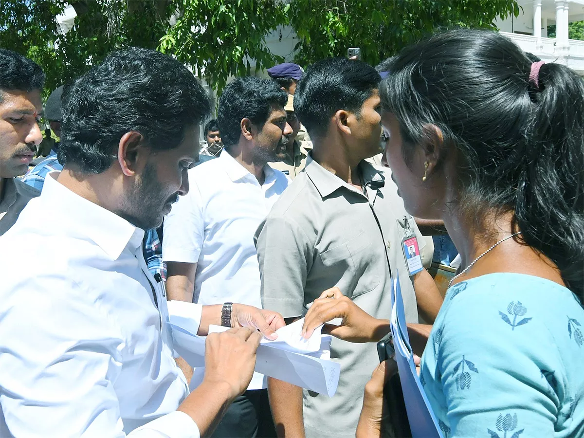 YS Jagan Meets YSRCP Activists At Pulivendula Camp Office